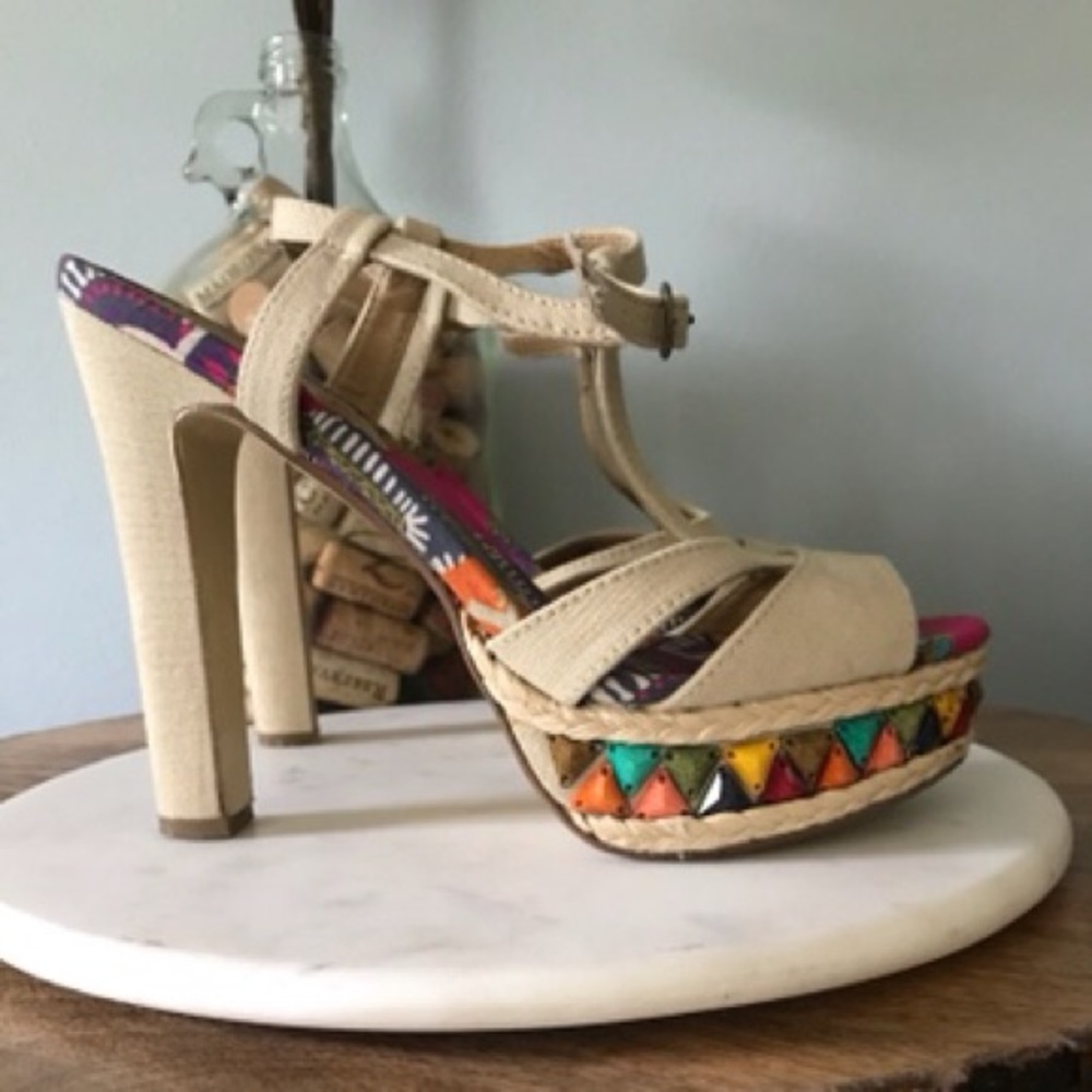 Shoes - Picture 5 of 8